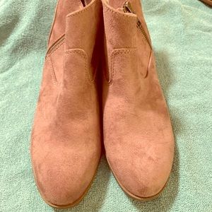 Arizona Galen Taupe Block Heel Booties  9w New